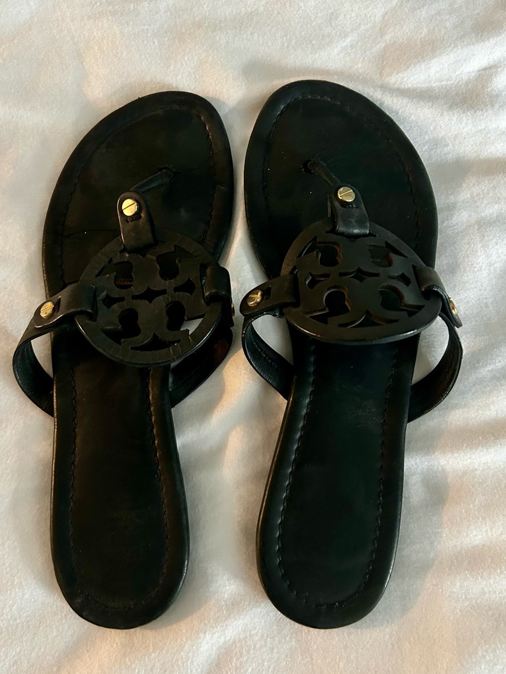 Authentic Tory Burch women's black leather thong sandal size 8